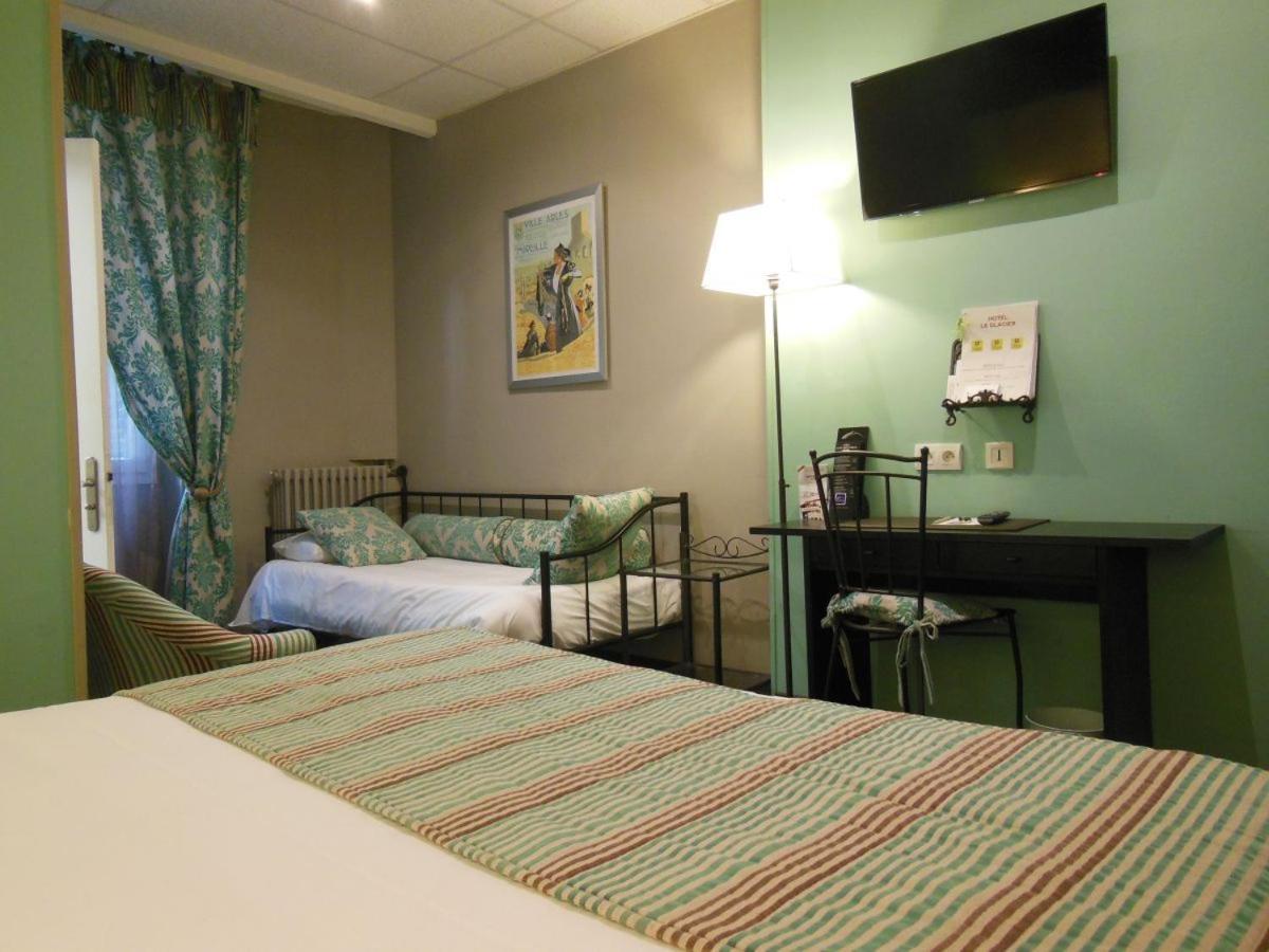 Logis Hotel Le Glacier Оранж Номер фото